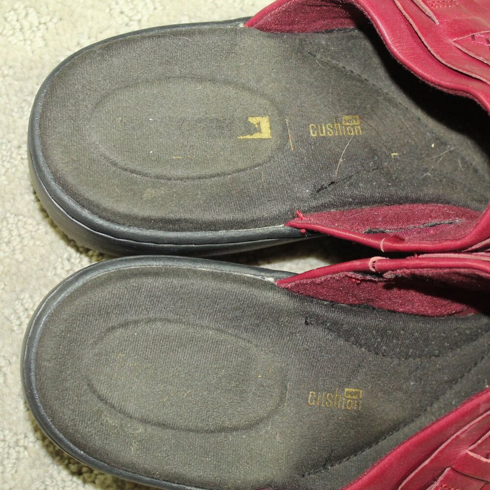 Clarks Women's 11 Red Mules - Picture 7 of 7